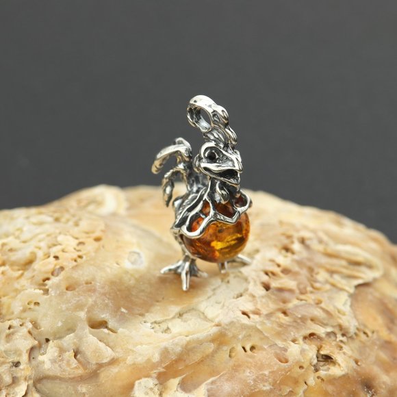 Sterling silver pendant with natural Baltic amber, amber chicken pendant - Picture 2 of 15